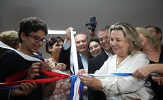 A secretária Nacional da Pesca, Tereza Nelma , ao lado do ministro André de Paula no corte da fita