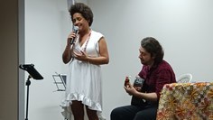 A cantora Mel Nascimento se apresentou durante a cerimônia de homenagem à Carmen Lúcia