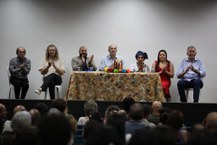 Mesa de honra na homenagem à Carmen Lucia Foto Renner Boldrino