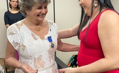 Carmen Lucia e a museóloga Hildênia Oliveira