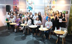 Autoras que lançaram livros hoje no estande da Edufal