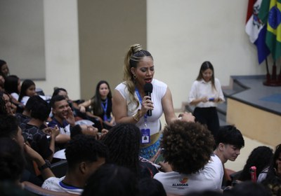 Aulão no auditório da Reitoria da Ufal lotado de alunos e alunas de Rio Largo