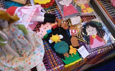 Artesãs de Alagoas em estande da Bienal