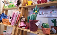 Artesãs de Alagoas em estande da Bienal