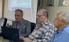 Rômullo Santos, reitor Josealdo Tonholo e o coordenador da Funai em Alagoas, Cícero Albuquerque