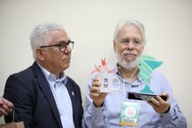 Reitor honorário Eurico Lobo com o professor Heber Ribeiro da Cruz