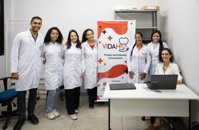 Equipe de pesquisadores que atua no projeto de extensão desenvolvido nos ambulatórios do HU e do Hospital Helvio Auto