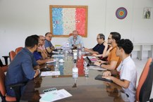 Reunião no gabinete do reitor Josealdo Tonholo