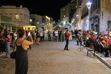 Filarmônica Sociedade Musical Penedense dá show em frente ao Teatro Sete de Setembro, antes da abertura oficial do Femupe