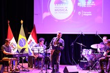 Samuel Pompeo Quinteto no palco do Teatro Sete de Setembro