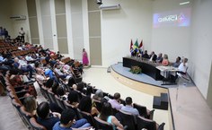 Reitor Josealdo Tonholo presidente da mesa de honra