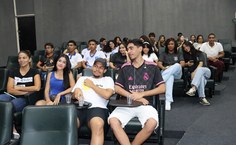 Alunas e alunos do ensino médio de escola de Delmiro Gouveia