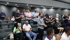 Professores Marcos Aurélio (à frente), Marcos Moreira, vice-diretor do Ichca, João Paulo, professor Gustavo Gomes, diretor do Instituto de Educação Física, e vários integrantes dos campi A.C. Simões e do Sertão