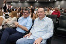 Senador Fernando Farias e o reitor Josealdo Tonholo