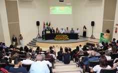 Cerimônia de abertura da Sinpete, no auditório da Reitoria