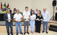 Mais homenageados pelos serviços prestados à ciência: os professores Carlos Argolo, Adriano Aubert e José Edmilson dos Santos e as professoras Janina de Lima e Janice Gomes