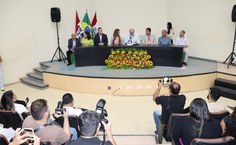 Mesa de honra da abertura da Sinpete