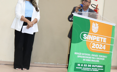 Vera Pontes e Amauri Barros, pró-reitor de Graduação