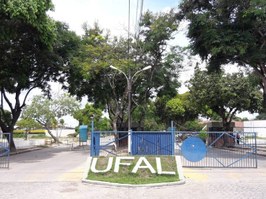 Universitários de todo o país participam do Enade neste domingo (24)