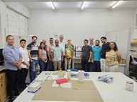 Deputado Paulão com equipe de técnicos, docentes do Laboratório de DNA Forense e equipe de gestão da Ufal