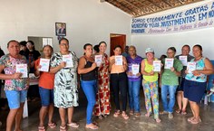 Associação Comunitária de Mulheres do Gavião recebem cartilha produzida por estudantes