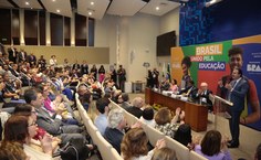 Ministro Camilo Santana em sua fala na cerimônia de posse dos reitores e reitoras de 25 Ifes