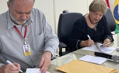 Reitor Josealdo Tonholo e reitora honorária da Ufal, Ana Dayse, assinam Termo de Cooperação