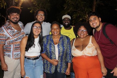 Equipe do Neabi da Ufal com a ministra da Cultura, Margareth Menezes | nothing