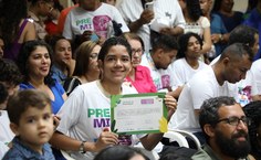 Cerimônia de entrega das medalhas reuniu estudantes, familiares, educadores e gestores