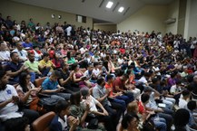 Cerimônia de entrega das medalhas reuniu estudantes, familiares, educadores e gestores