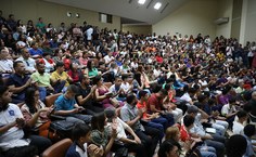Cerimônia de entrega das medalhas reuniu estudantes, familiares, educadores e gestores