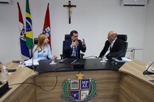 Promotora de Justiça Cecília Carnaúba, procurador-geral de Justiça, Lean Araújo, e reitor da Ufal, Josealdo Tonholo