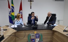 Promotora de Justiça Cecília Carnaúba, procurador-geral de Justiça, Lean Araújo, e reitor da Ufal, Josealdo Tonholo