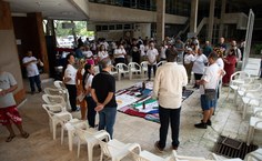 Feira realizada no pátio da Reitoria