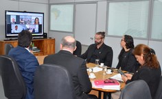 Reunião na Difes com participação remota de membros da gestão da Ufal