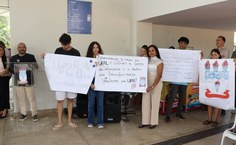 Alunos de Biologia fazem homenagem ao campus