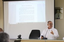 Professor Mário Jucá na apresentação da história da reitora honorária Ana Dayse Dorea