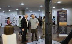 Esteve presente na abertura da exposição, o reitor Josealdo Tonholo e o diretor da Pinacoteca, Victor Sarmento,