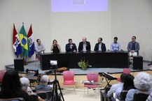 Diretor Elton Malta, reitor Tonholo, vice-diretor do IF, Pedro Valentim, coordenadora do Bacharelado, Maria Socorro Seixas Pereira, coordenador da Licenciatura, Guilherme Martins Alves Almeida, coordenador do curso de Pós-graduação em Física, Ítalo Marcos Nunes de Oliveira; e o coordenador do Mestrado Profissional em Ensino de Física, Wagner Ferreira da Silva.