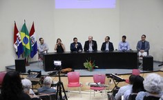 Diretor Elton Malta, reitor Tonholo, vice-diretor do IF, Pedro Valentim, coordenadora do Bacharelado, Maria Socorro Seixas Pereira, coordenador da Licenciatura, Guilherme Martins Alves Almeida, coordenador do curso de Pós-graduação em Física, Ítalo Marcos Nunes de Oliveira; e o coordenador do Mestrado Profissional em Ensino de Física, Wagner Ferreira da Silva.