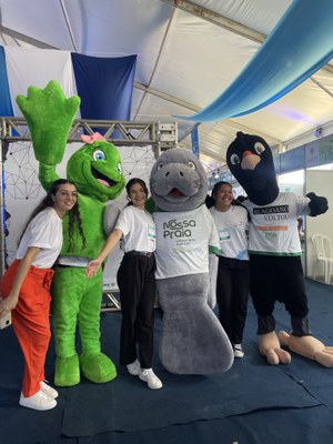 Atividades atraíram professores, alunos e visitantes;  programação segue até a próxima quinta-feira (23)