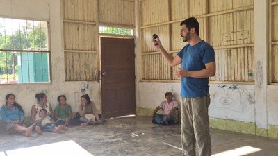 Professor Igor Da Mata Oliveira apresenta a sonda Deeper Pro e metodologias de mapeamento participativo para o monitoramento das inundações e da dinâmica da água