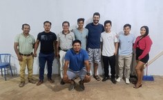 Prof. Igor Da Mata Oliveira (UFAL) reúne estudantes, lideranças e membros da comunidade Shipibo-Konibo e apresenta projeto em Yarinacocha, Peru. Foto: Johnattan Rupire.