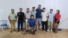 Prof. Igor Da Mata Oliveira (UFAL) reúne estudantes, lideranças e membros da comunidade Shipibo-Konibo e apresenta projeto em Yarinacocha, Peru. Foto: Johnattan Rupire.