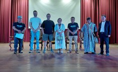 Prof. Igor Da Mata (2º da esquerda para a direita) após participação em mesa redonda sobre o filme Jene Nete, o Mundo da Água, na Universidad Nacional Intercultural de la Amazonía (UNIA), em Yarinacocha, Pucallpa, Peru, com professores, diretor e lideranças indígenas. Foto: Johnattan Rupire.