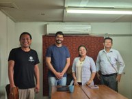 Reunião entre os Profs. Johnattan Rupire (UNMSM), Igor Da Mata Oliveira (UFAL), Iris Katherine Morí Cairuna (Diretora de Interculturalidade - UNIA) e Manuel Ramirez Pinchi (Diretor de Convênios - UNIA), para alinhamento das ações conjuntas previstas na ata de cooperação assinada durante a missão técnica em Yarinacocha, Peru.