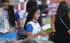 Estudantes das redes pública e privada visitam a Bienal