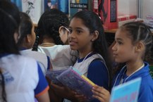 Estudantes das redes pública e privada visitam a Bienal