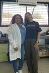 Professora Vanessa com pesquisadora visitante