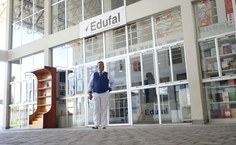 Eraldo Ferraz, diretor da Edufal, é o entrevistado das páginas azuis da revista, na edição sobre as Bienais